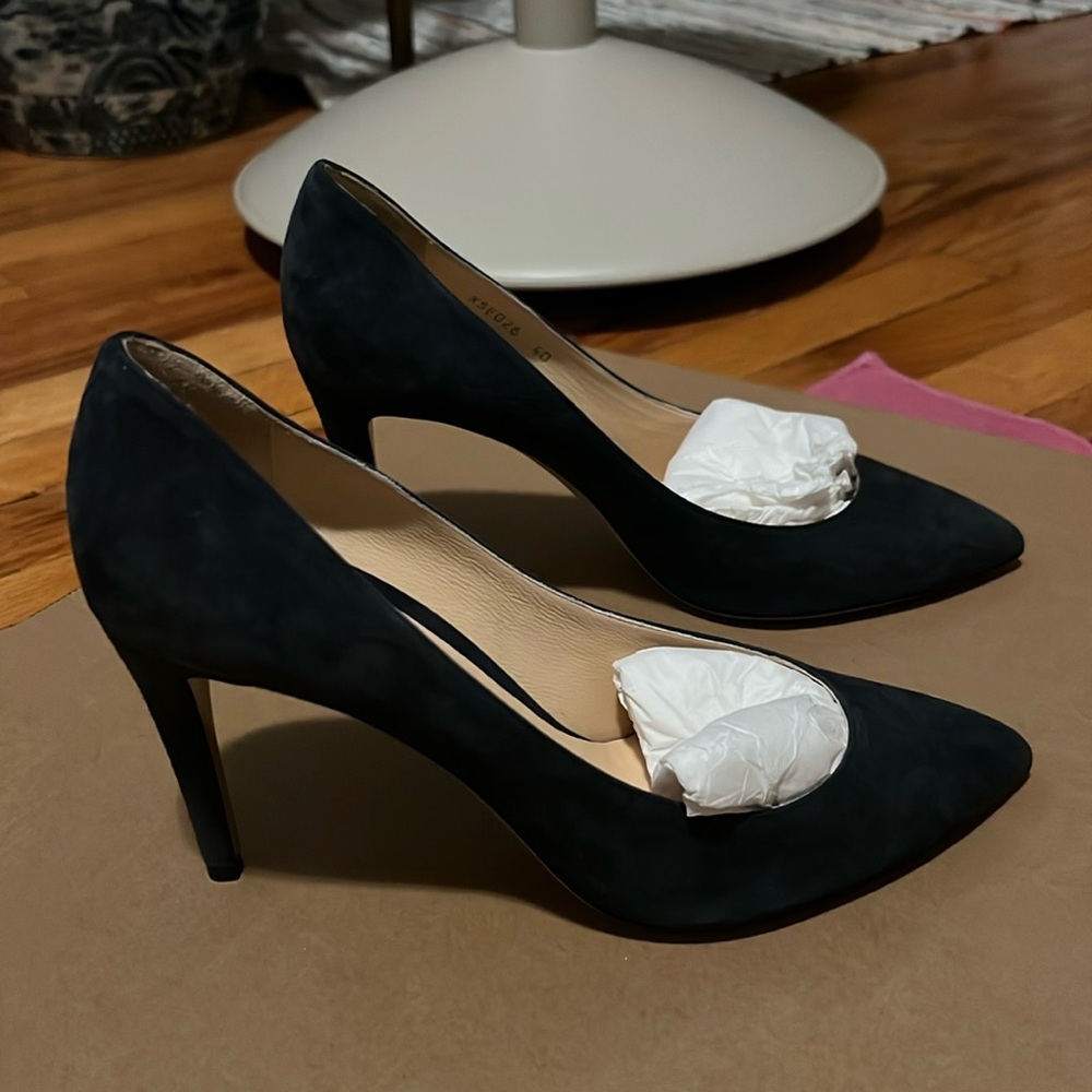 NIB Armani blue suede heels